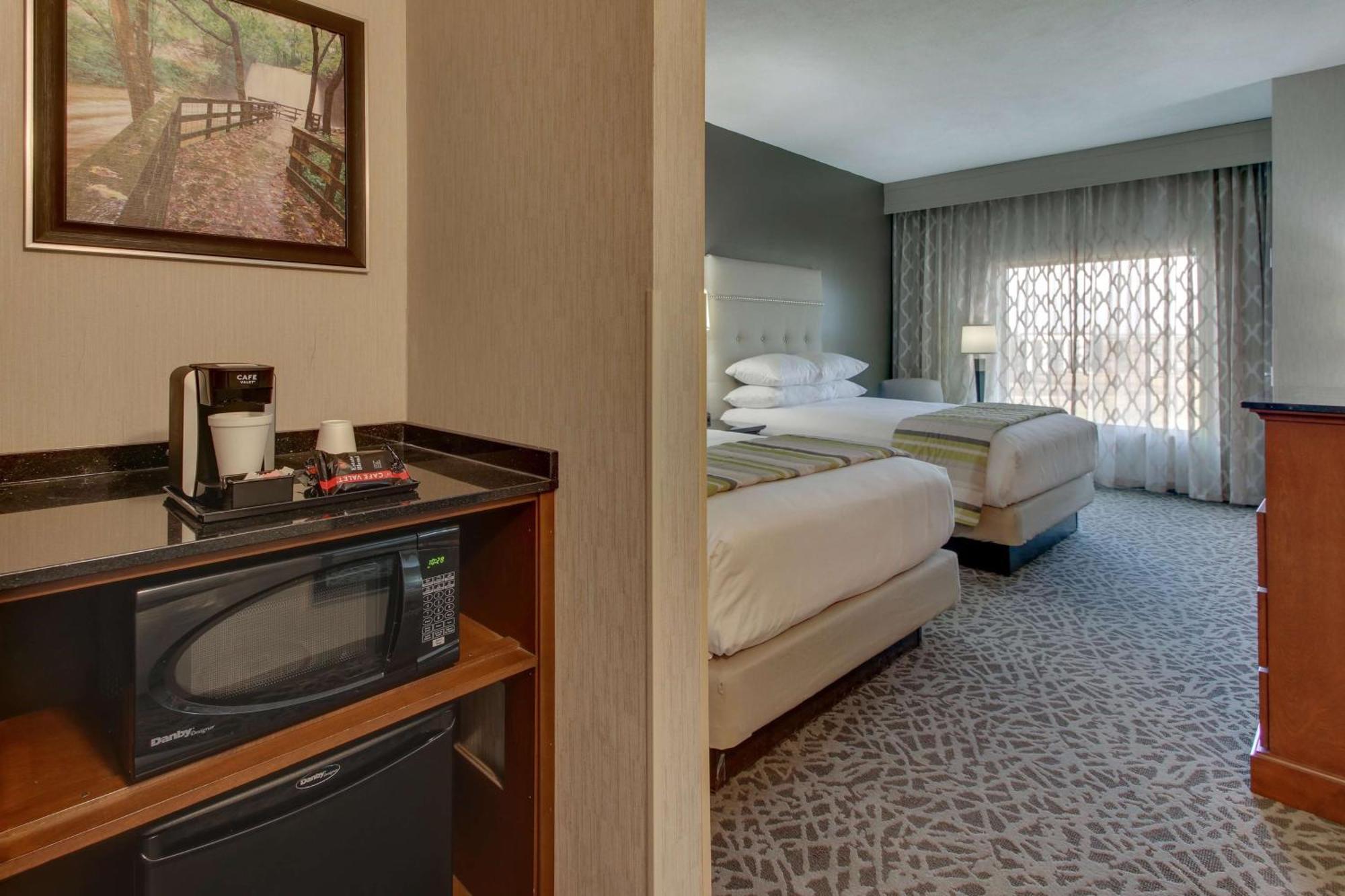 Drury Inn & Suites Cleveland Beachwood Bagian luar foto