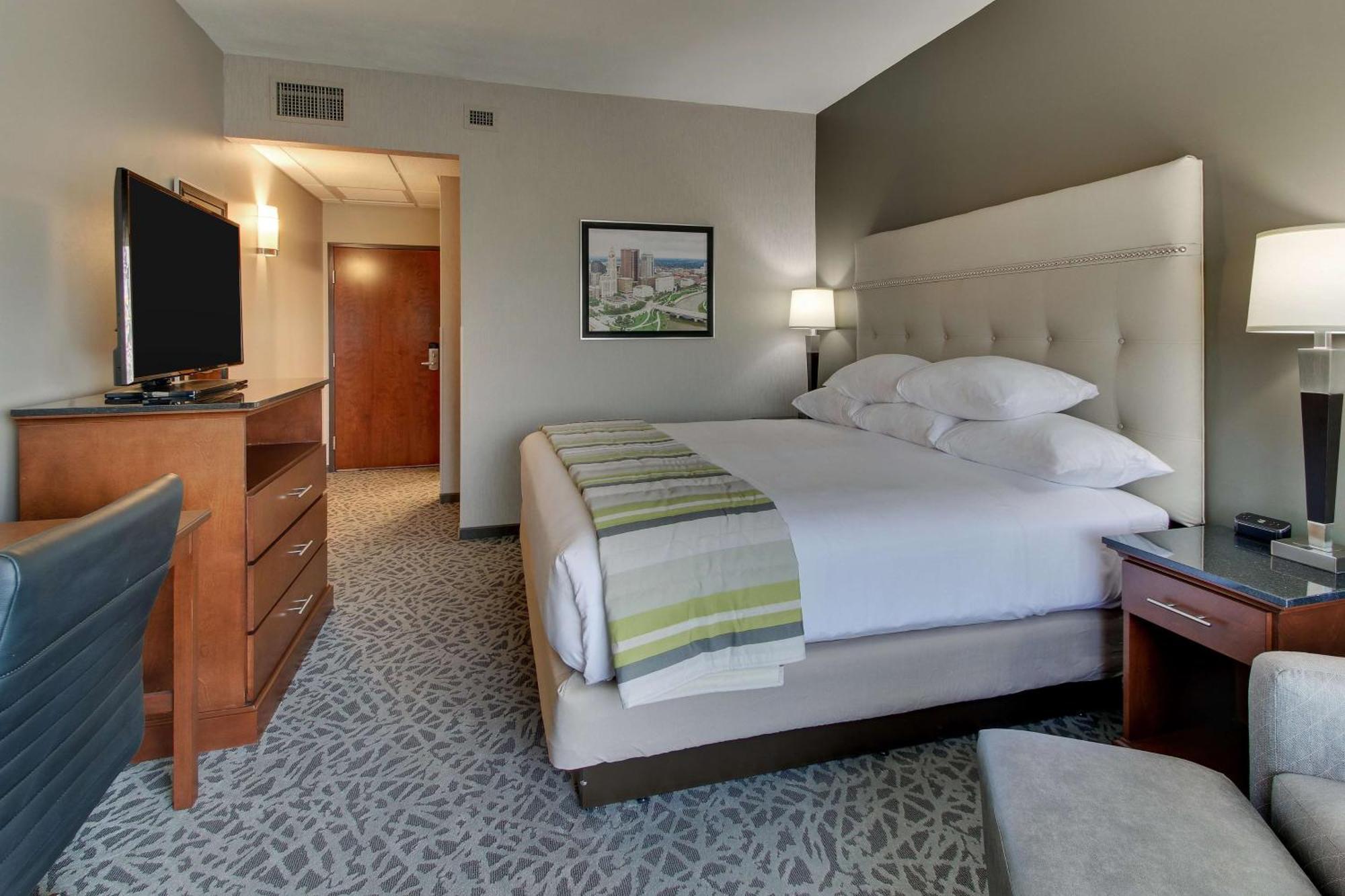 Drury Inn & Suites Cleveland Beachwood Bagian luar foto