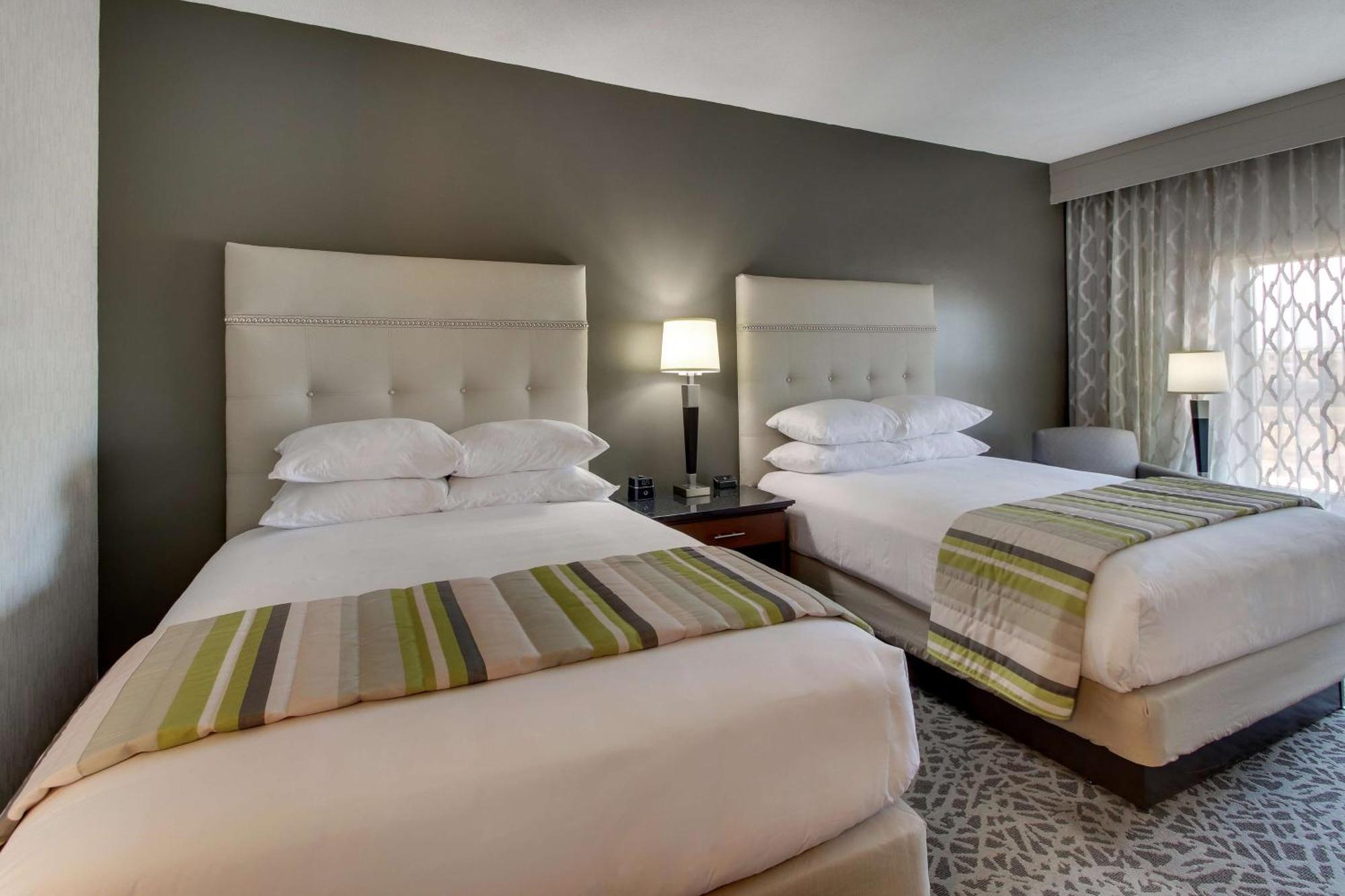 Drury Inn & Suites Cleveland Beachwood Bagian luar foto