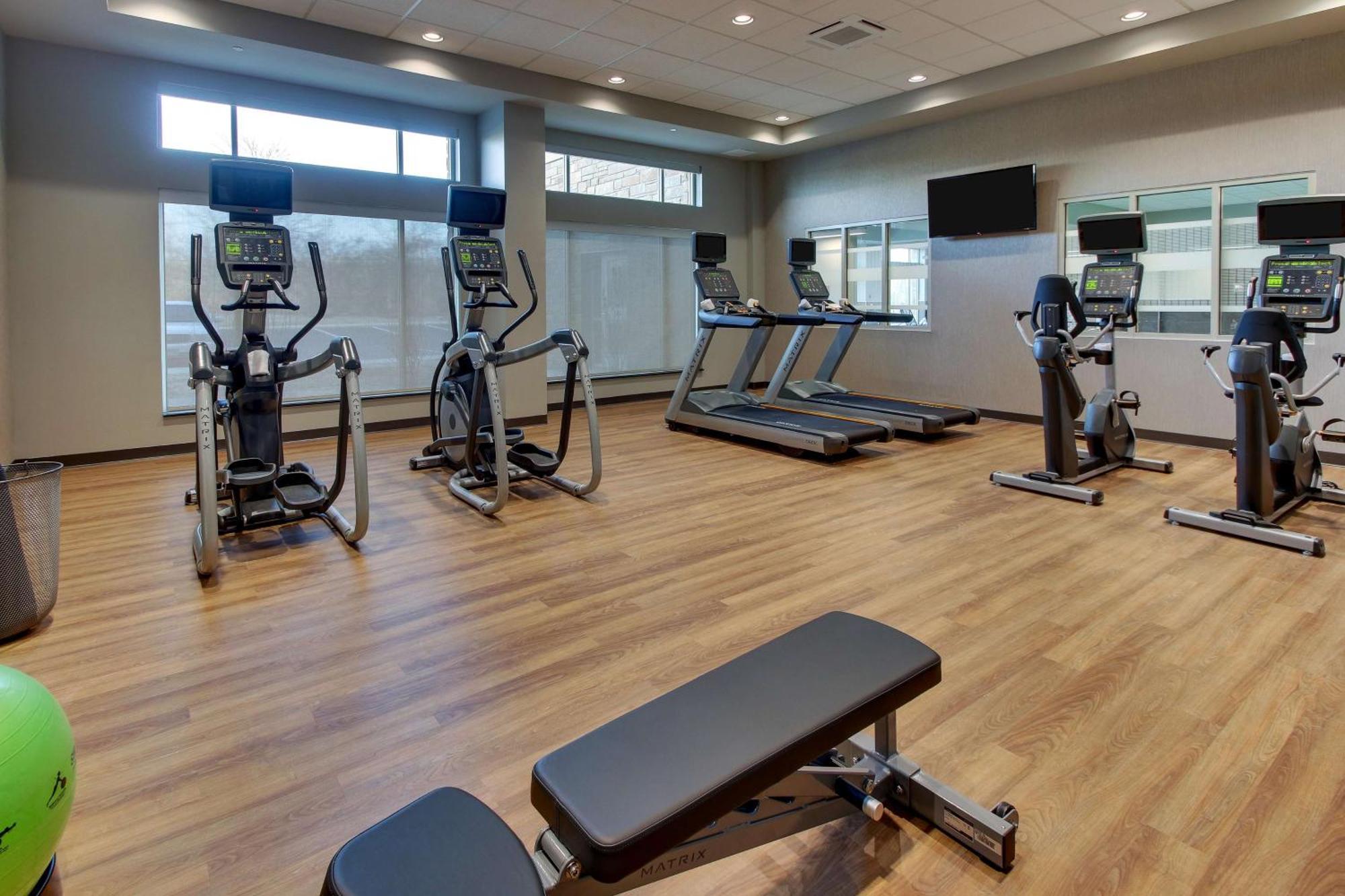 Drury Inn & Suites Cleveland Beachwood Bagian luar foto