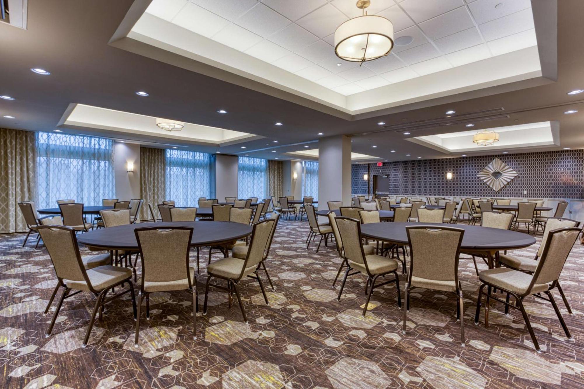 Drury Inn & Suites Cleveland Beachwood Bagian luar foto