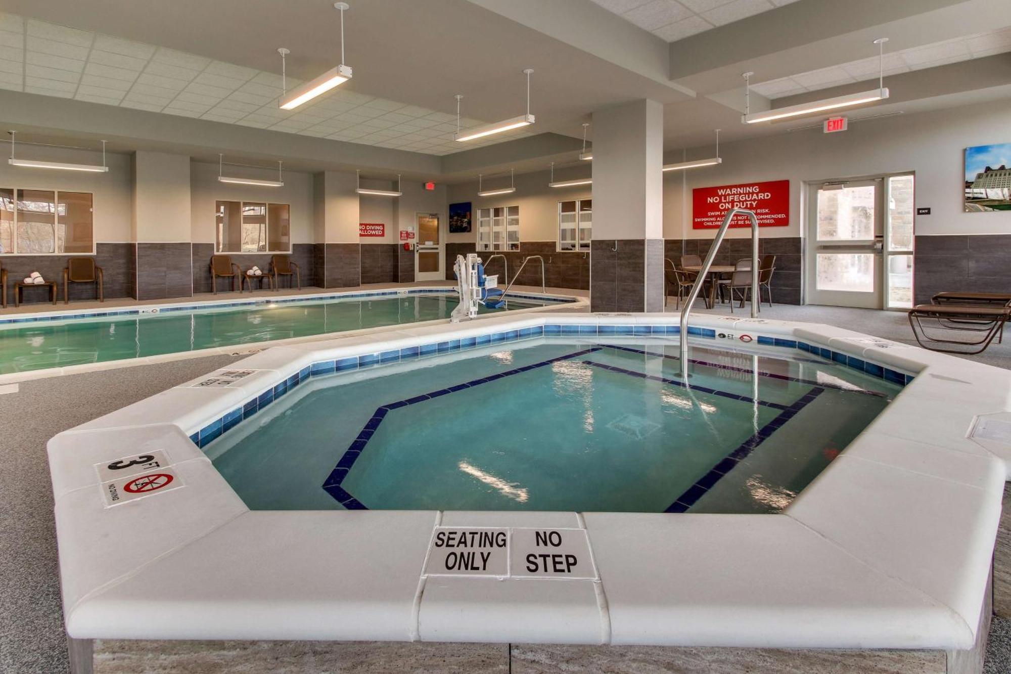 Drury Inn & Suites Cleveland Beachwood Bagian luar foto