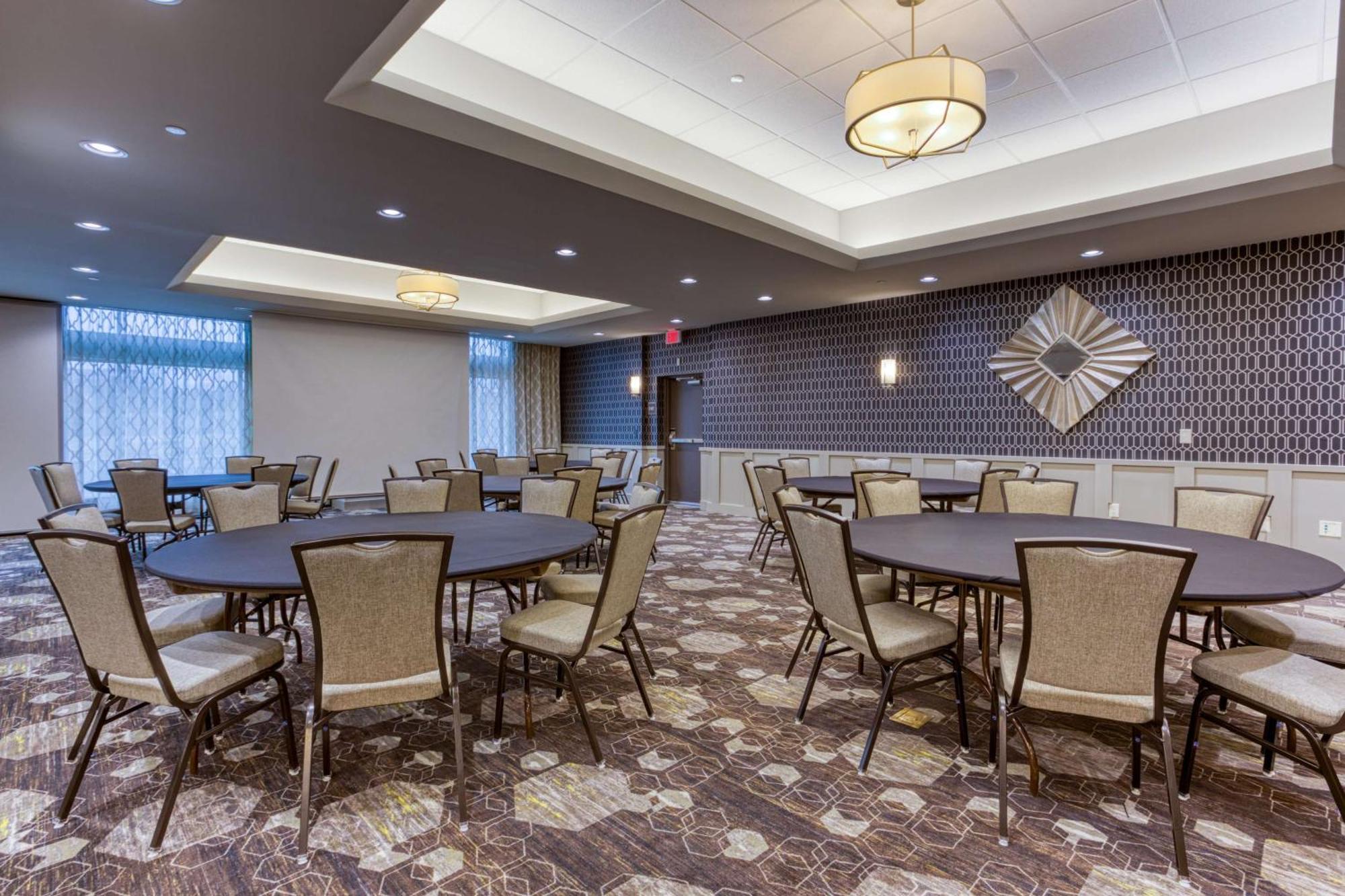 Drury Inn & Suites Cleveland Beachwood Bagian luar foto