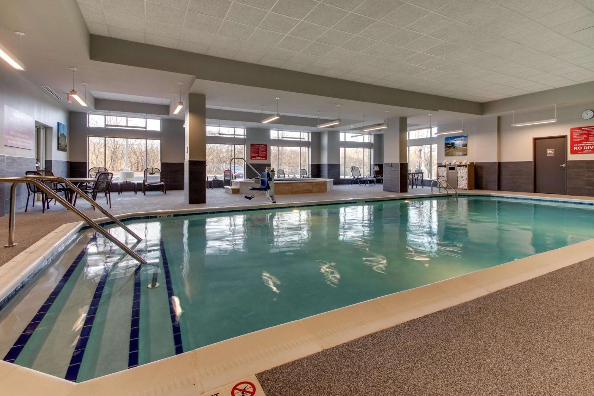 Drury Inn & Suites Cleveland Beachwood Bagian luar foto