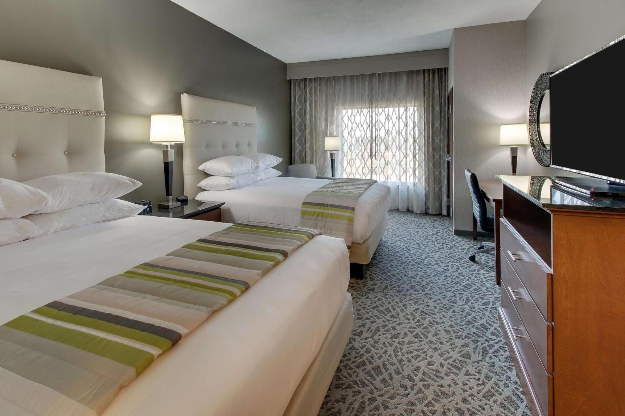 Drury Inn & Suites Cleveland Beachwood Bagian luar foto