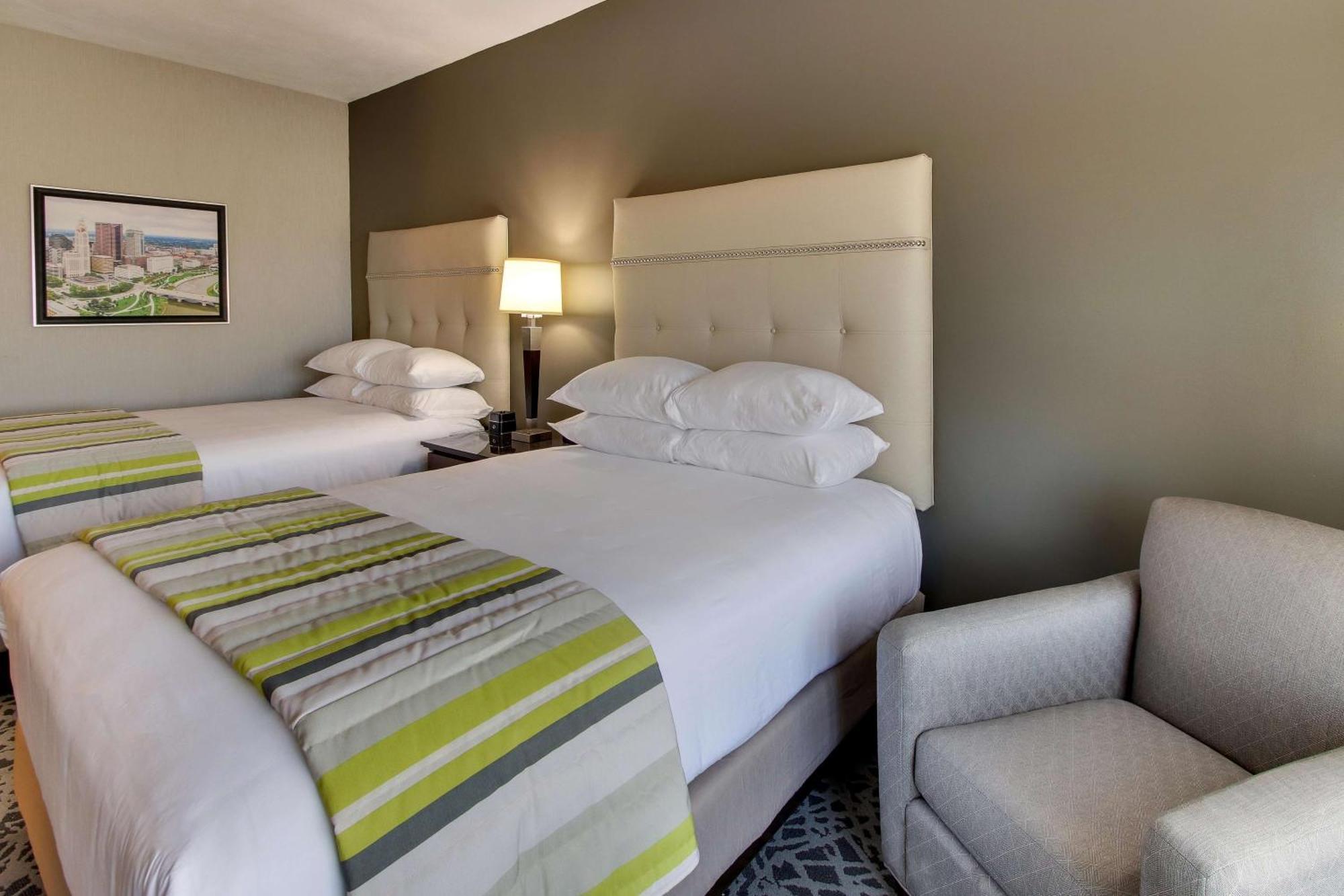 Drury Inn & Suites Cleveland Beachwood Bagian luar foto