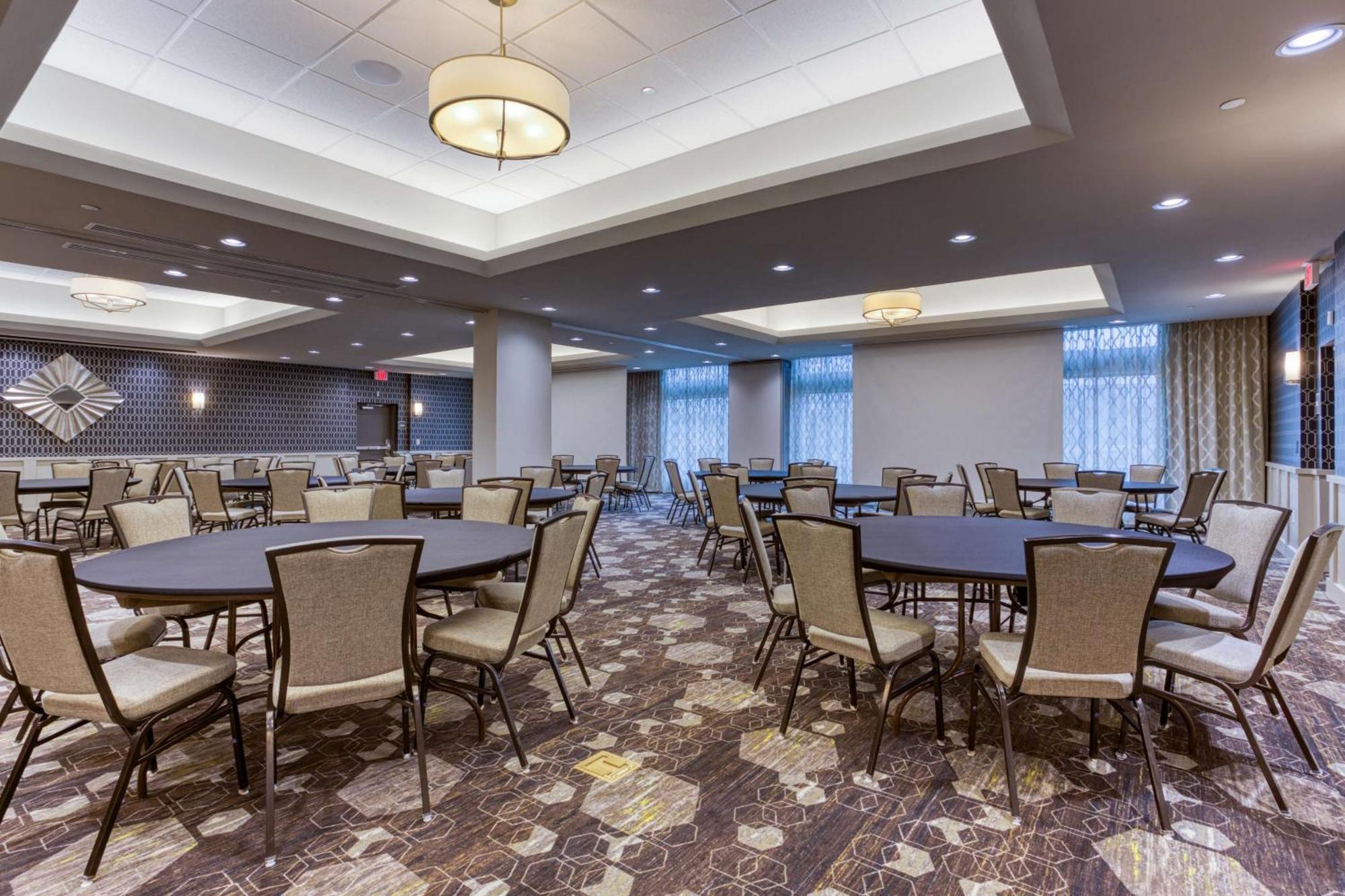 Drury Inn & Suites Cleveland Beachwood Bagian luar foto